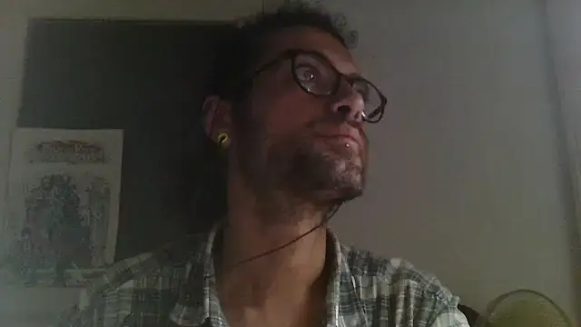 Snapshot of SamDr1nk0fficial chatting on July 6, 9:39 pm SamDr1nk0fficial online show from July 6, 9:39 pm