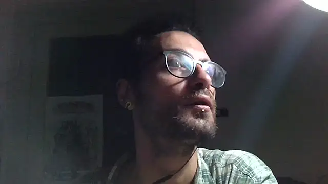 Snapshot of SamDr1nk0fficial chatting on July 9, 12:15 am SamDr1nk0fficial online show from July 9, 12:15 am