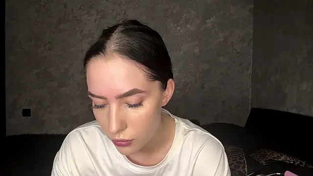 Snapshot of Ailish_Loveee chatting on June 13, 3:21 pm Ailish Loveee online show from June 13, 3:21 pm