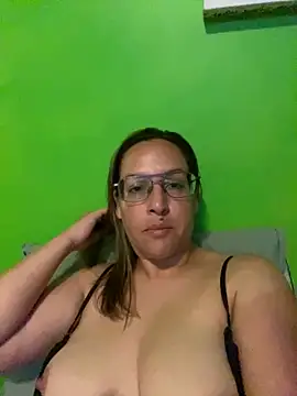 Snapshot of lindsyb chatting on June 4, 2:39 am lindsyb online show from June 4, 2:39 am