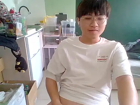Snapshot of Yang_571 chatting on June 24, 5:06 am Yang 571 online show from June 24, 5:06 am