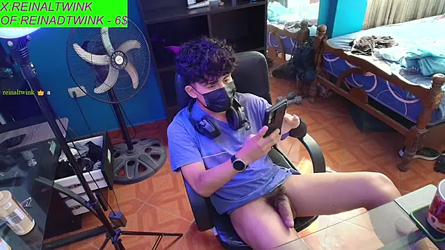 Snapshot of reinaltwink chatting on June 8, 7:03 pm reinaltwink online show from June 8, 7:03 pm