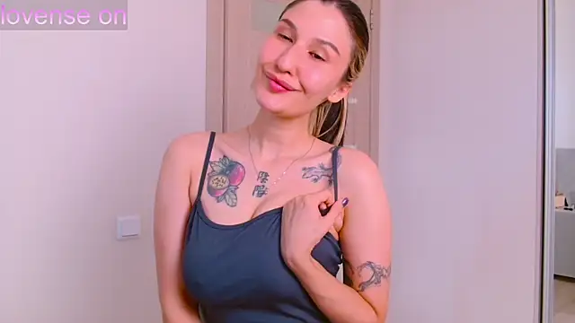 Snapshot of xocami chatting on June 10, 12:22 am xocami online show from June 10, 12:22 am