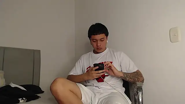 Snapshot of Owenn__blueee chatting on June 4, 7:20 pm Owenn blueee online show from June 4, 7:20 pm
