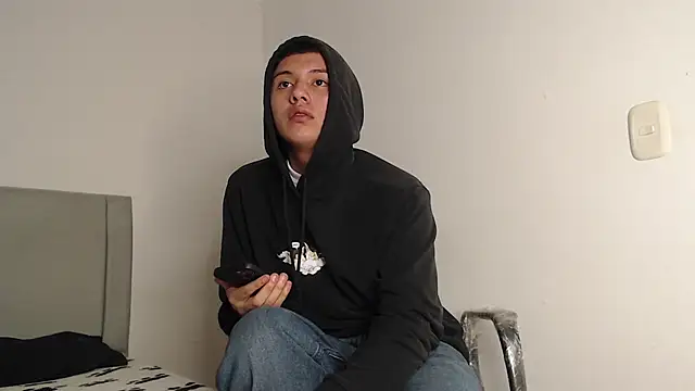 Snapshot of Owenn__blueee chatting on June 13, 7:06 am Owenn blueee online show from June 13, 7:06 am