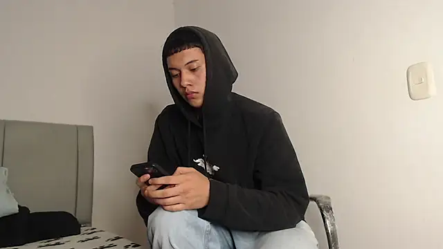 Snapshot of Owenn__blueee chatting on June 19, 3:22 am Owenn blueee online show from June 19, 3:22 am