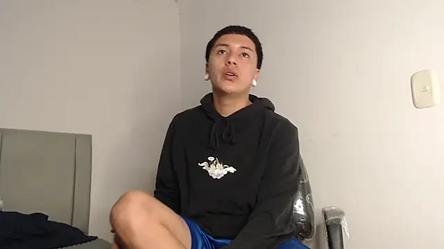 Snapshot of Owenn__blueee chatting on July 22, 6:11 pm Owenn blueee online show from July 22, 6:11 pm