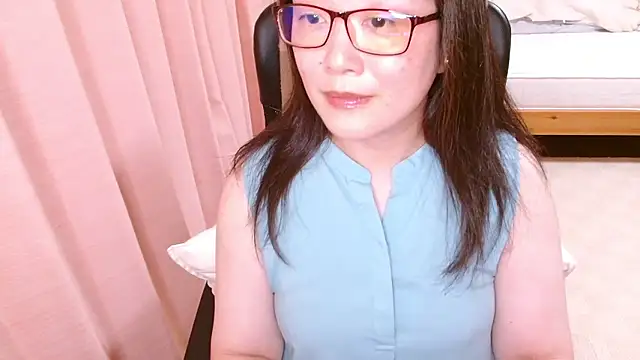 LENA-xo online show from July 10, 3:25 pm