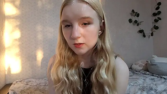 Snapshot of InnoBelle chatting on June 6, 1:54 am InnoBelle online show from June 6, 1:54 am