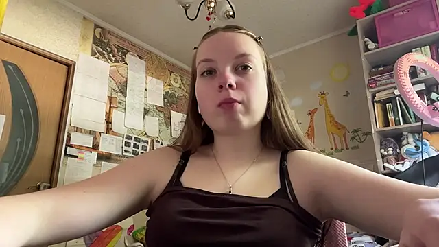Snapshot of Aileyn chatting on June 9, 8:15 am Aileyn online show from June 9, 8:15 am