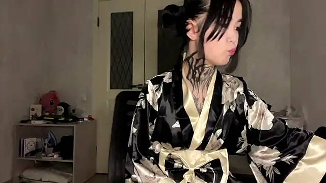 Snapshot of staryrose chatting on June 24, 4:17 pm staryrose online show from June 24, 4:17 pm