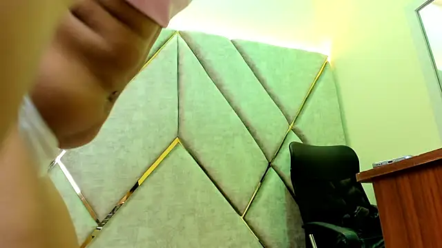 Snapshot of camila_velvet_ chatting on July 17, 12:01 pm camila velvet online show from July 17, 12:01 pm