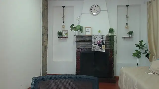Snapshot of Khalia_ chatting on June 8, 6:52 pm Khalia online show from June 8, 6:52 pm