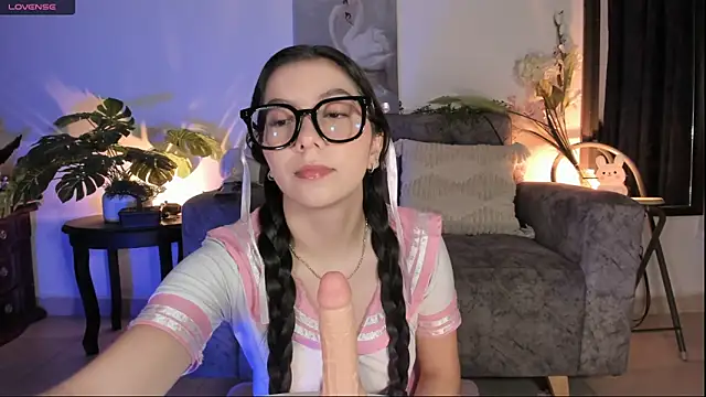 EllieDream  online show from June 15, 1:35 pm