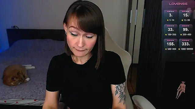 Snapshot of MelLovell chatting on June 4, 10:49 pm MelLovell online show from June 4, 10:49 pm