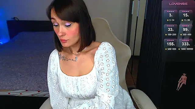 Snapshot of MelLovell chatting on June 8, 10:10 pm MelLovell online show from June 8, 10:10 pm