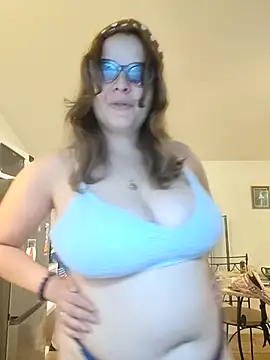 Snapshot of Minette_ chatting on June 8, 1:28 am Minette online show from June 8, 1:28 am