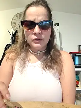 Snapshot of Minette_ chatting on June 9, 7:03 pm Minette online show from June 9, 7:03 pm