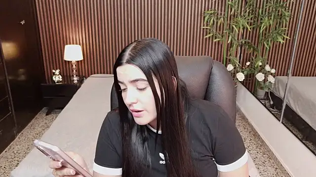 Snapshot of karilyncollinss chatting on June 19, 8:23 pm karilyncollinss online show from June 19, 8:23 pm