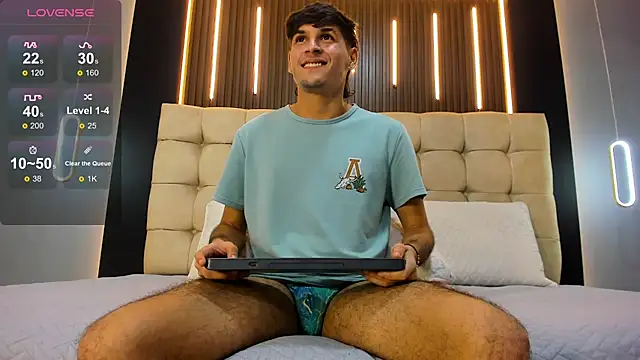 Snapshot of Zack23__ chatting on June 10, 2:56 am Zack23 online show from June 10, 2:56 am