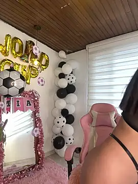 Snapshot of mia_zafirr chatting on June 19, 9:07 pm mia zafirr online show from June 19, 9:07 pm