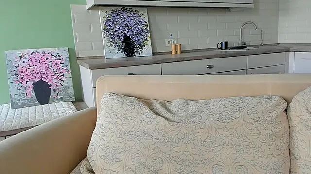 Snapshot of SwiiityKiss chatting on July 6, 6:43 am SwiiityKiss online show from July 6, 6:43 am