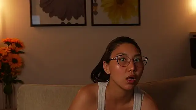 Snapshot of MiaBlisshere chatting on June 12, 7:24 pm MiaBlisshere online show from June 12, 7:24 pm