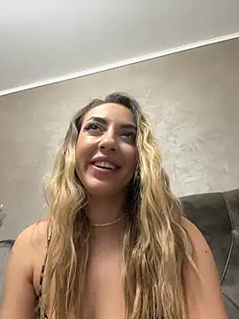 Snapshot of BabesGoWild chatting on January 16, 5:53 am BabesGoWild online show from January 16, 5:53 am