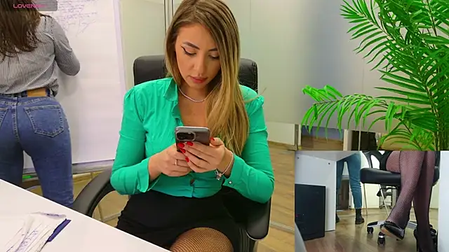 Snapshot of BabesGoWild chatting on February 19, 8:55 am BabesGoWild online show from February 19, 8:55 am