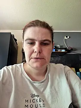 Snapshot of GoldenWifee chatting on June 5, 2:34 pm GoldenWifee online show from June 5, 2:34 pm