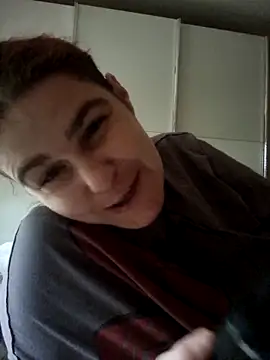 Snapshot of GoldenWifee chatting on June 9, 5:52 am GoldenWifee online show from June 9, 5:52 am