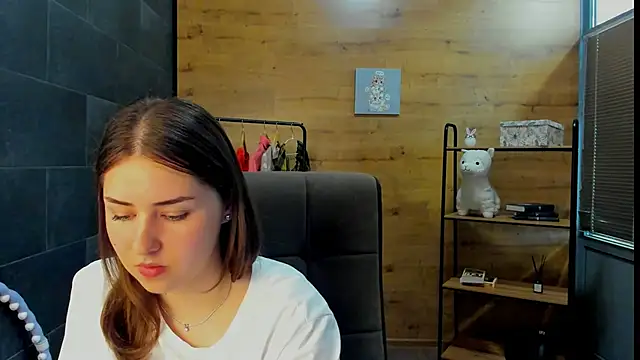 Snapshot of PaulineeJones chatting on June 10, 1:10 pm PaulineeJones online show from June 10, 1:10 pm