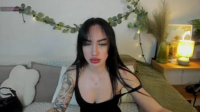 Snapshot of MayaGlamour chatting on June 10, 12:15 pm MayaGlamour online show from June 10, 12:15 pm