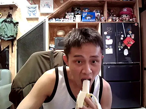 Snapshot of deansu0819 chatting on June 6, 10:53 am deansu0819 online show from June 6, 10:53 am