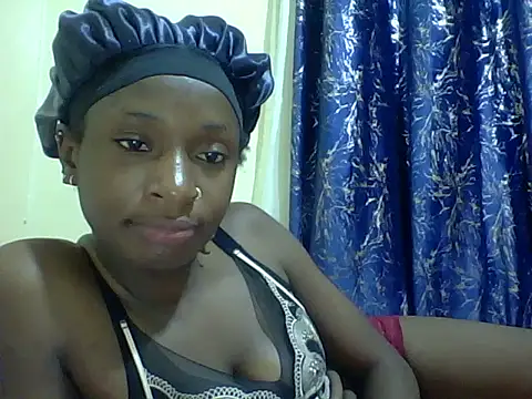 Snapshot of blackfox_ebonny chatting on June 8, 5:19 am blackfox ebonny online show from June 8, 5:19 am