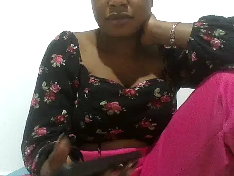 Snapshot of sweett_camillah chatting on July 14, 1:50 pm sweett camillah online show from July 14, 1:50 pm