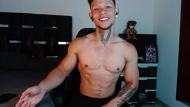 Snapshot of Erosscott_ chatting on July 6, 11:07 pm Erosscott online show from July 6, 11:07 pm