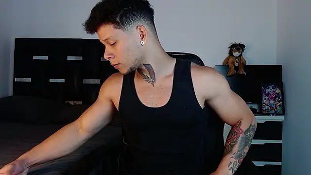 Snapshot of Erosscott_ chatting on July 8, 4:44 pm Erosscott online show from July 8, 4:44 pm