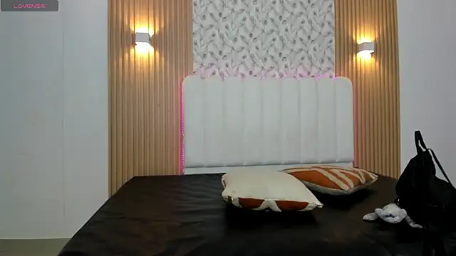 Snapshot of natalie_portmann chatting on August 4, 7:16 pm natalie portmann online show from August 4, 7:16 pm