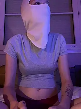 Snapshot of LittleSexyKimy chatting on June 13, 8:40 pm LittleSexyKimy online show from June 13, 8:40 pm