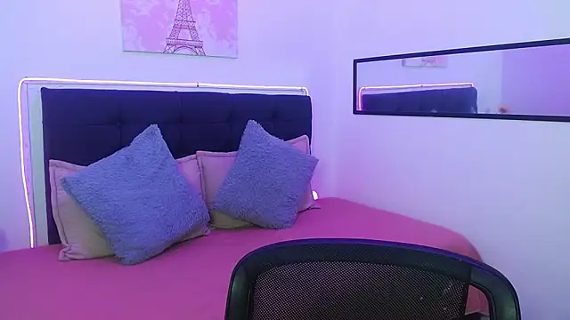 Snapshot of sophia_xx3 chatting on June 10, 2:45 am sophia xx3 online show from June 10, 2:45 am