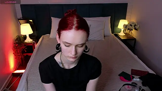 Snapshot of CrimsonMarquise chatting on June 9, 3:01 pm CrimsonMarquise online show from June 9, 3:01 pm