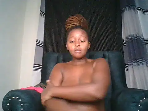 Snapshot of Ellah_simone chatting on July 1, 12:01 am Ellah simone online show from July 1, 12:01 am