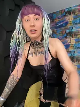 MoonAndDagger online show from June 8, 6:25 am