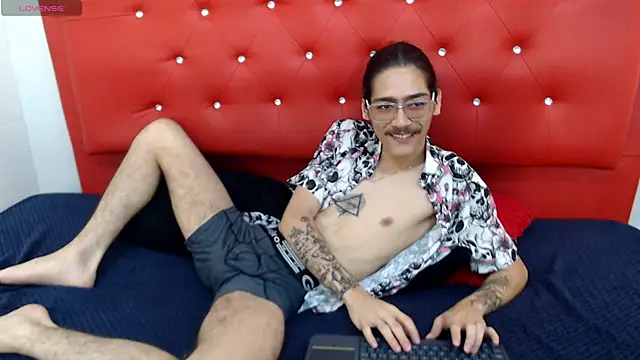 bigcock robert online show from June 10, 7:24 pm