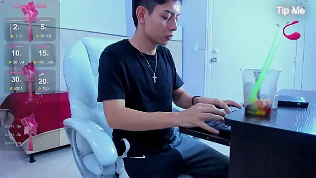 Snapshot of Ethan12_ chatting on July 12, 3:30 am Ethan12 online show from July 12, 3:30 am