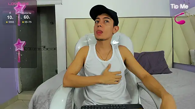 Snapshot of Ethan12_ chatting on July 23, 3:15 am Ethan12 online show from July 23, 3:15 am