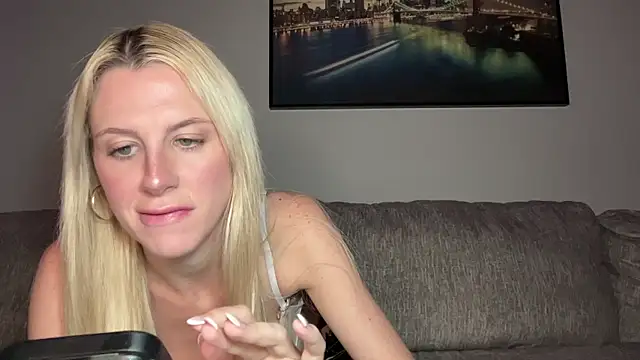 chelseapaigee online show from June 20, 5:32 am