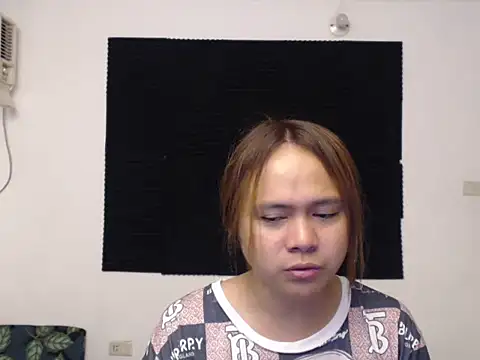 Snapshot of AlluringModel chatting on May 1, 7:35 am AlluringModel online show from May 1, 7:35 am