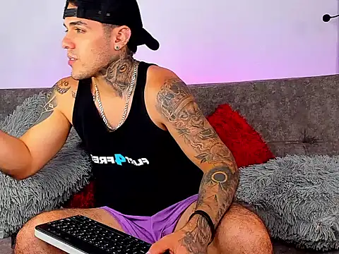 Snapshot of Austin_Rayne chatting on July 10, 3:33 am Austin Rayne online show from July 10, 3:33 am